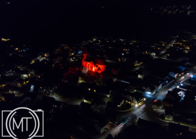 Kirche St. Nikolaus in rot