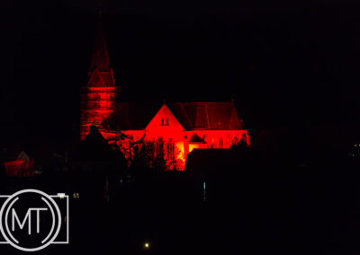 Kirche St. Nikolaus in rot